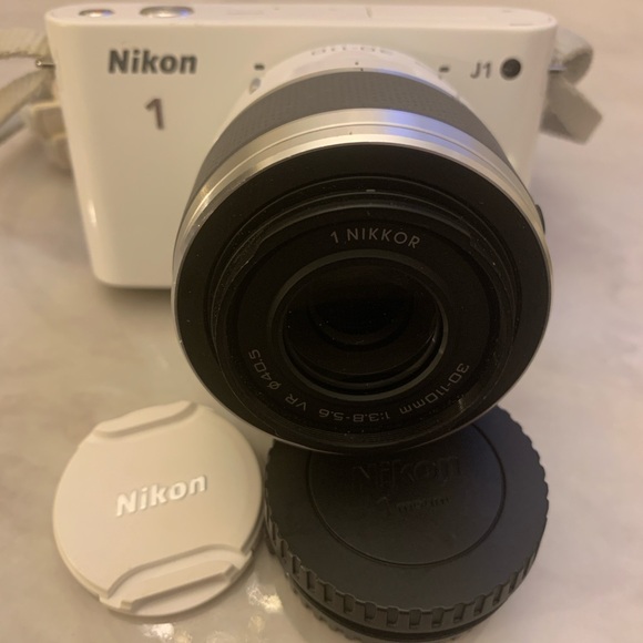 Nikon 1 J1 with Nikon 30-110mm f/3.8-5.6 VR Kit - Picture 3 of 9